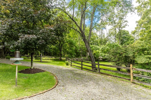 101 Drake Road, Pleasant Valley, NY 12569