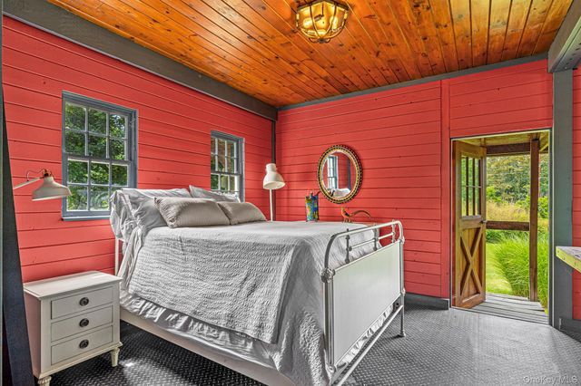 101 Drake Road, Pleasant Valley, NY 12569