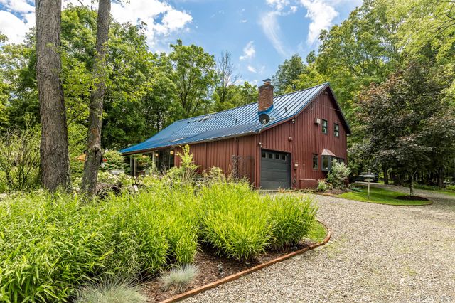 101 Drake Road, Pleasant Valley, NY 12569