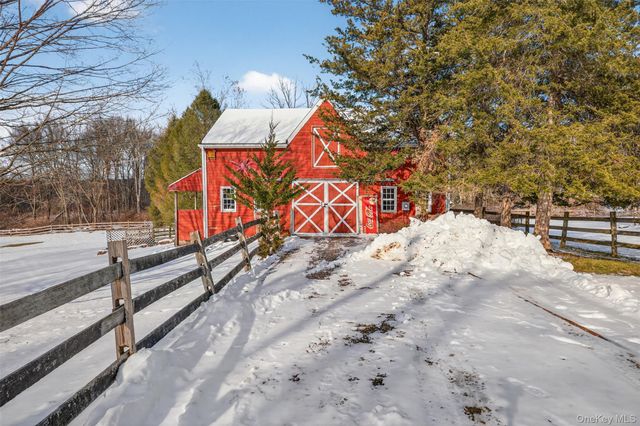 101 Drake Road, Pleasant Valley, NY 12569