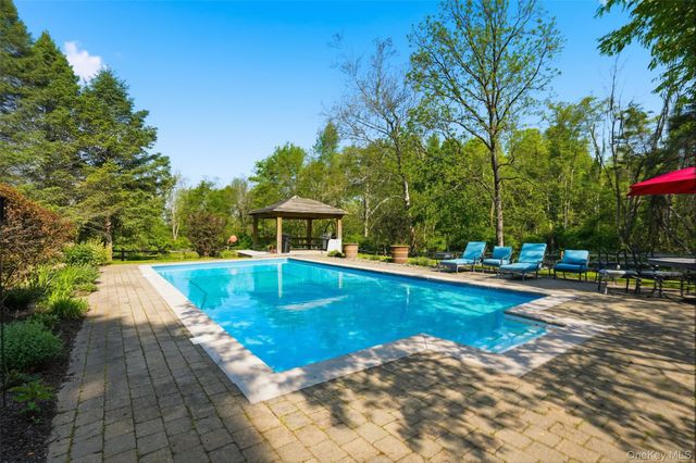 101 Drake Road, Pleasant Valley, NY 12569