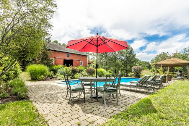 101 Drake Road, Pleasant Valley, NY 12569