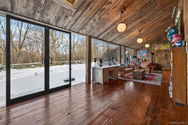 101 Drake Road, Pleasant Valley, NY 12569