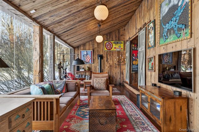 101 Drake Road, Pleasant Valley, NY 12569