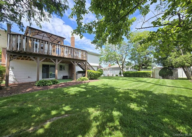 15 6th Avenue, Farmingdale, NY 11735