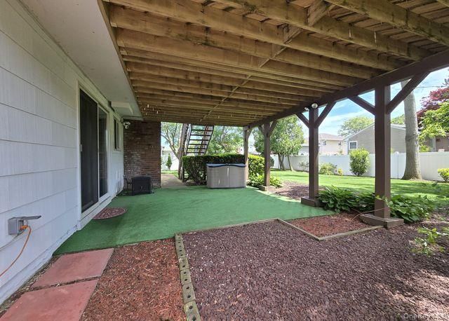 15 6th Avenue, Farmingdale, NY 11735