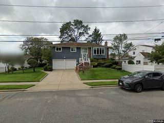 15 6th Avenue, Farmingdale, NY 11735