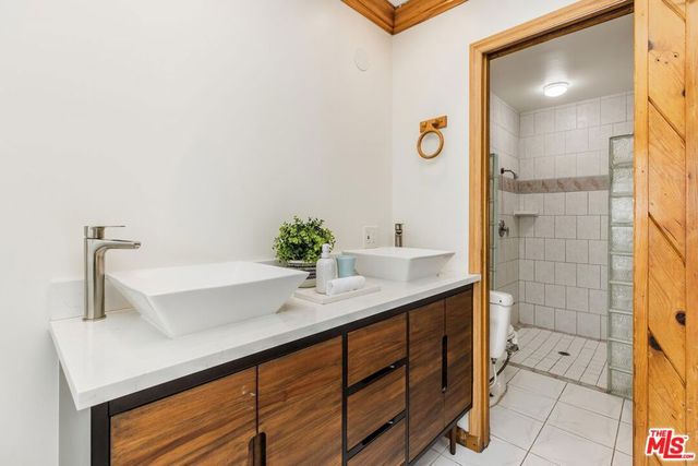 11261 Blix Street, North Hollywood, CA 91602