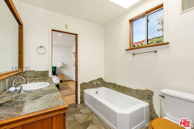 11261 Blix Street, North Hollywood, CA 91602