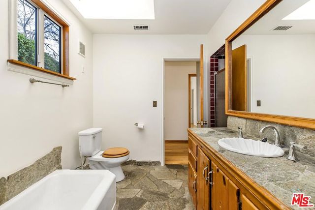 11261 Blix Street, North Hollywood, CA 91602