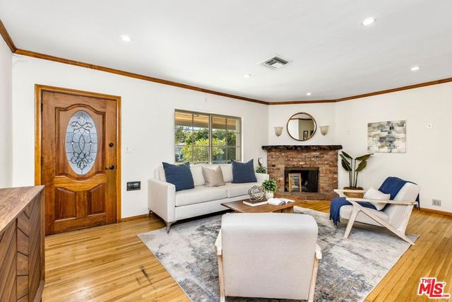 11261 Blix Street, North Hollywood, CA 91602