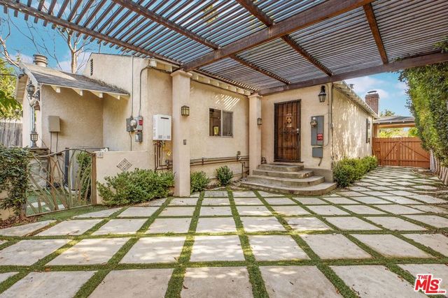 11261 Blix Street, North Hollywood, CA 91602