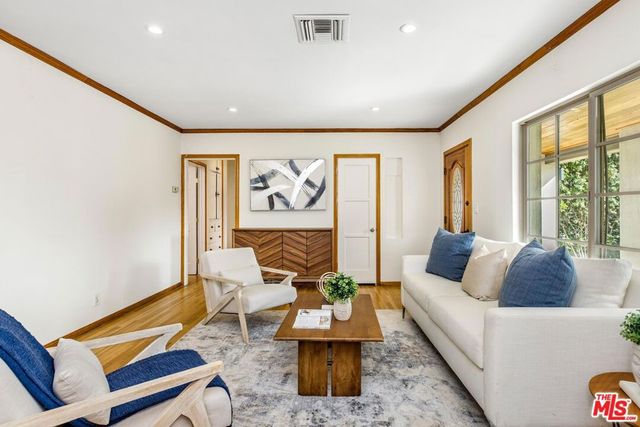 11261 Blix Street, North Hollywood, CA 91602