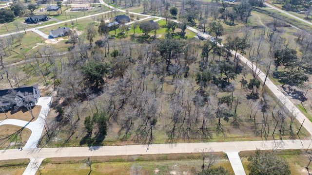2807 Chinaberry Lane, Alvin, TX 77511