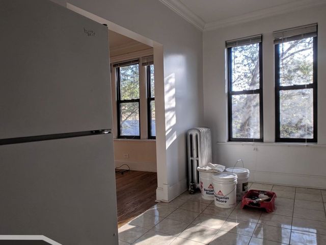 2704 N Sawyer Avenue 210, Chicago, IL 60647