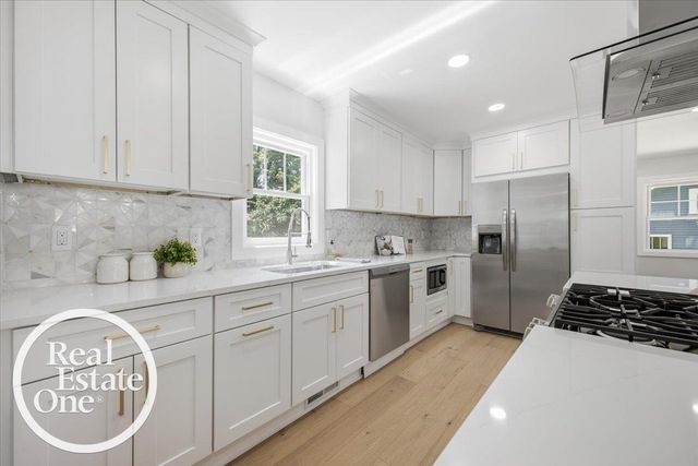 819 Notre Dame Street, Grosse Pointe, MI 48230