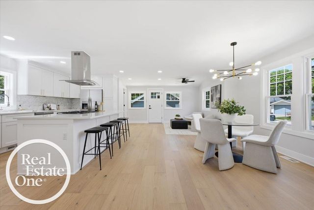 819 Notre Dame Street, Grosse Pointe, MI 48230