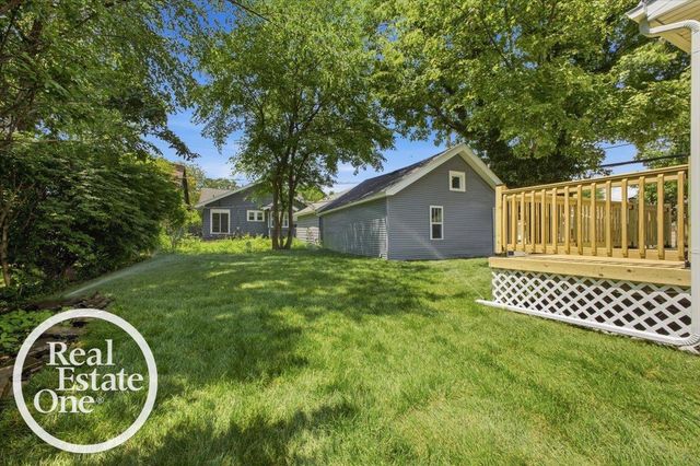 819 Notre Dame Street, Grosse Pointe, MI 48230