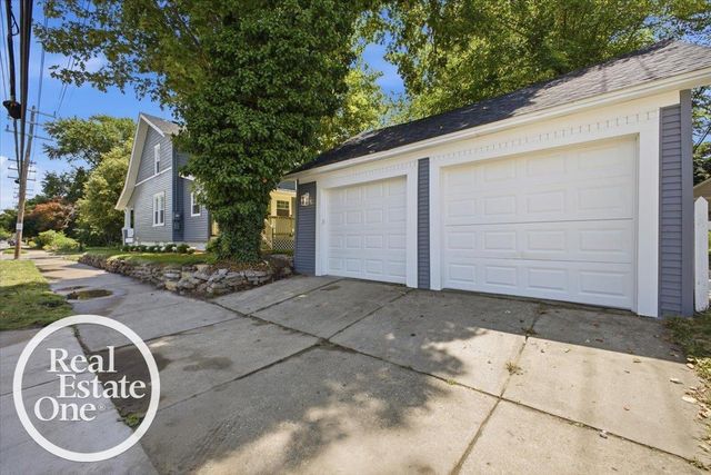 819 Notre Dame Street, Grosse Pointe, MI 48230