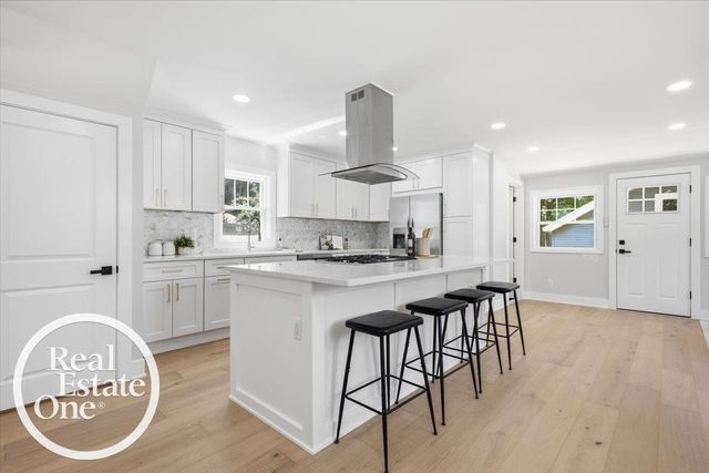 819 Notre Dame Street, Grosse Pointe, MI 48230
