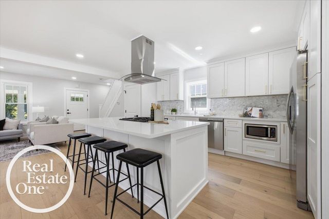 819 Notre Dame Street, Grosse Pointe, MI 48230