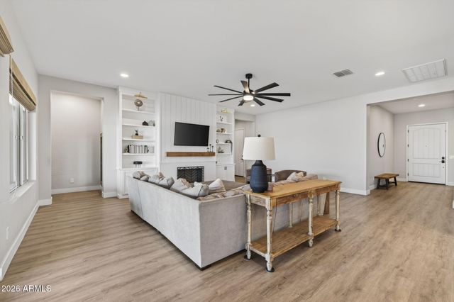 10706 E TRAVERTINE Avenue, Mesa, AZ 85212