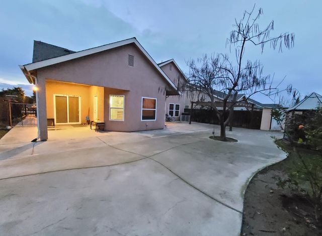440 E Stanley Avenue, Reedley, CA 93654