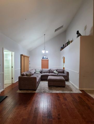 440 E Stanley Avenue, Reedley, CA 93654