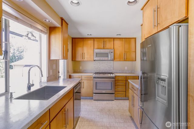10012 NE 22nd Street, Bellevue, WA 98004