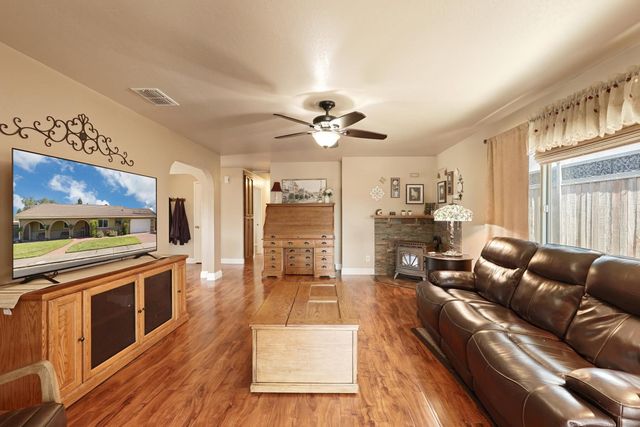 18946 Lambert Way, Lockeford, CA 95237