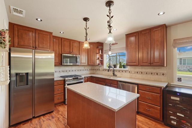 18946 Lambert Way, Lockeford, CA 95237