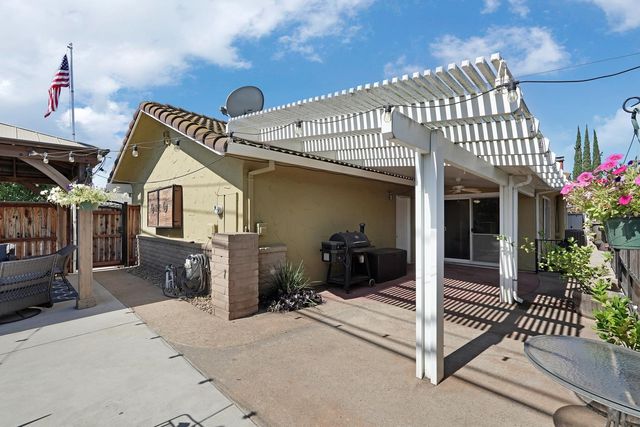 18946 Lambert Way, Lockeford, CA 95237