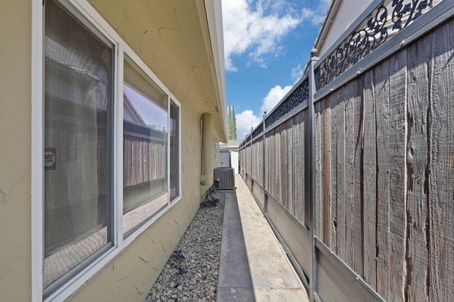 18946 Lambert Way, Lockeford, CA 95237