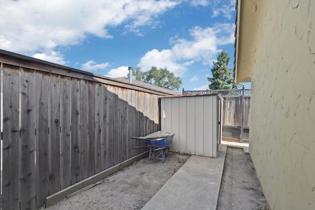 18946 Lambert Way, Lockeford, CA 95237