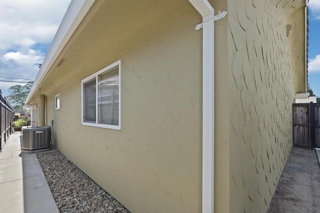 18946 Lambert Way, Lockeford, CA 95237