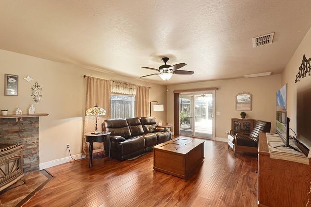18946 Lambert Way, Lockeford, CA 95237