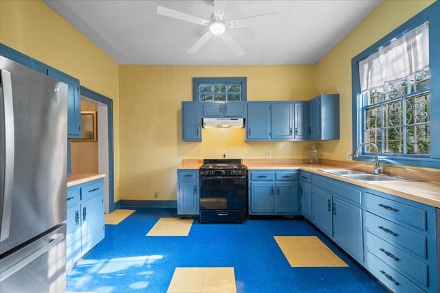 885 S COX ST, Memphis, TN 38104