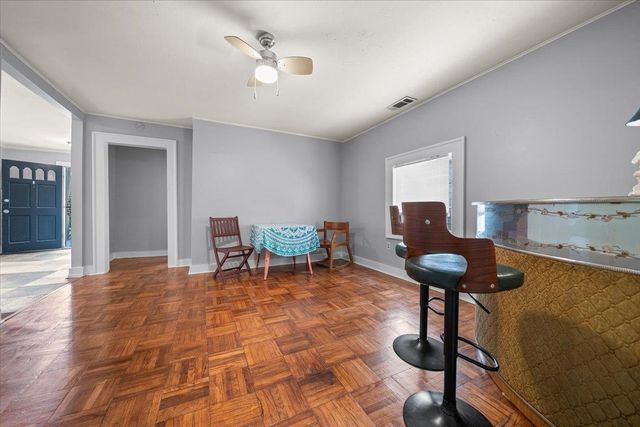 885 S COX ST, Memphis, TN 38104