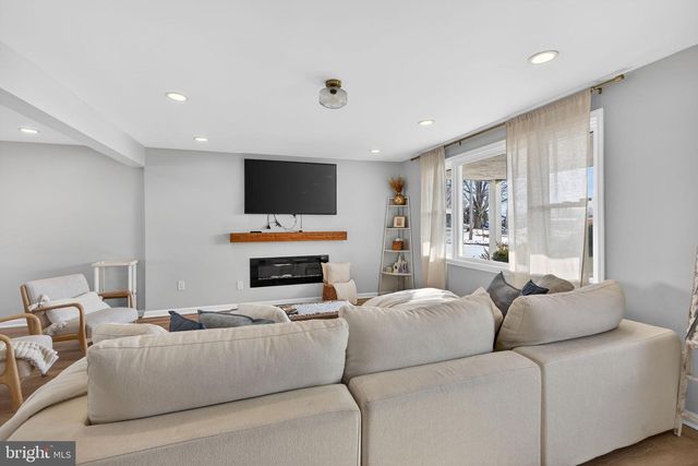 1701 SWEDE RD, Blue Bell, PA 19422