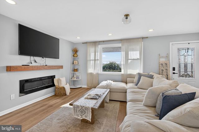 1701 SWEDE RD, Blue Bell, PA 19422