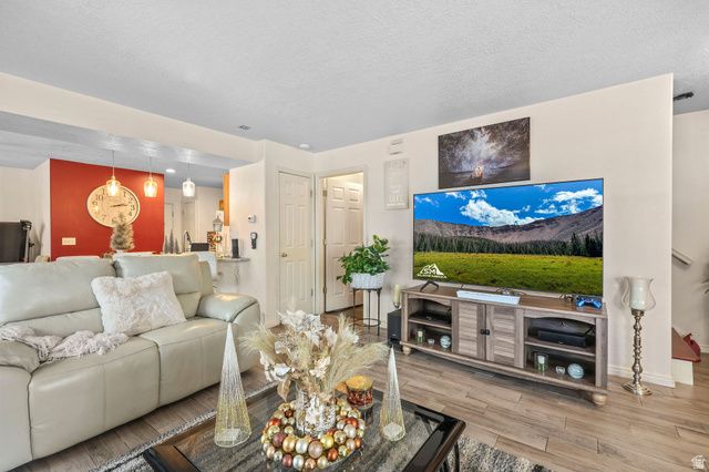 1623 S 925 W, Woods Cross, UT 84087