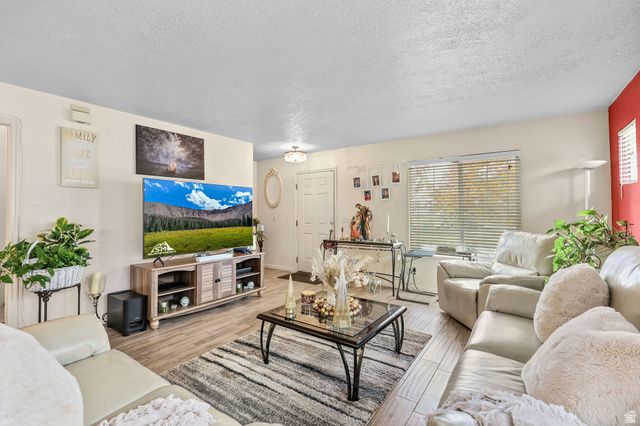 1623 S 925 W, Woods Cross, UT 84087