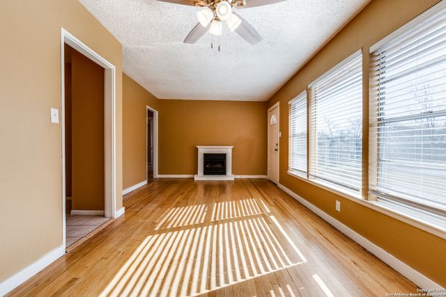 423 OLNEY DR, San Antonio, TX 78209