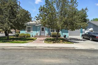 802 E Academy Avenue, Tulare, CA 93274