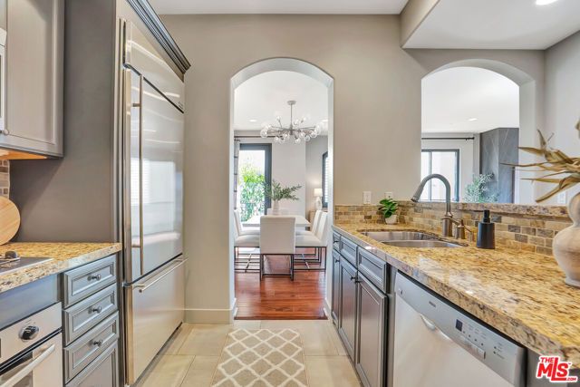 1414 S Beverly Glen Boulevard 301, Los Angeles, CA 90024