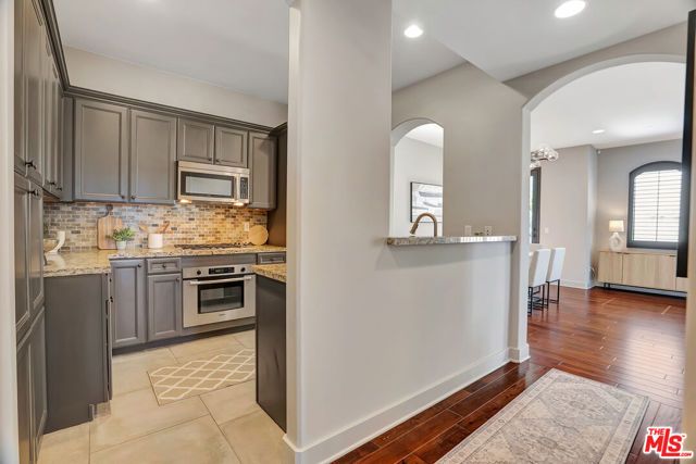 1414 S Beverly Glen Boulevard 301, Los Angeles, CA 90024