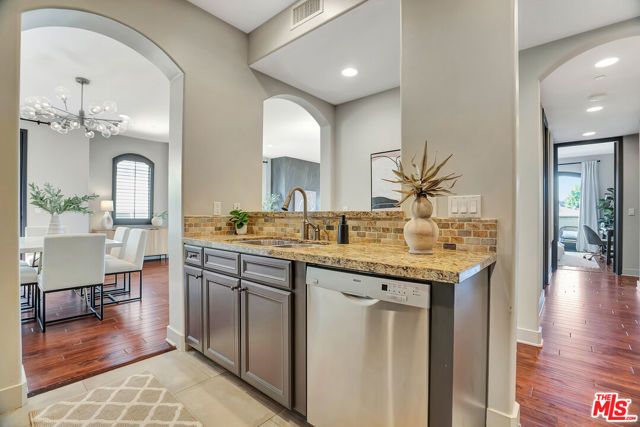 1414 S Beverly Glen Boulevard 301, Los Angeles, CA 90024