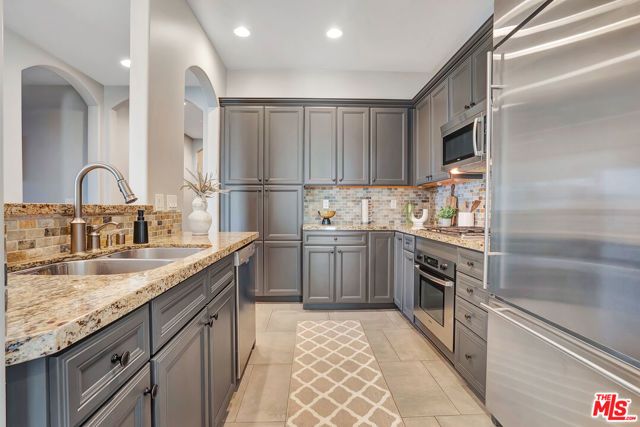 1414 S Beverly Glen Boulevard 301, Los Angeles, CA 90024