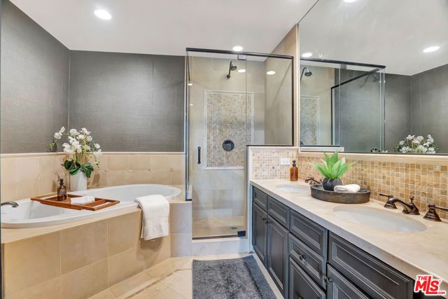 1414 S Beverly Glen Boulevard 301, Los Angeles, CA 90024