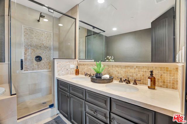 1414 S Beverly Glen Boulevard 301, Los Angeles, CA 90024